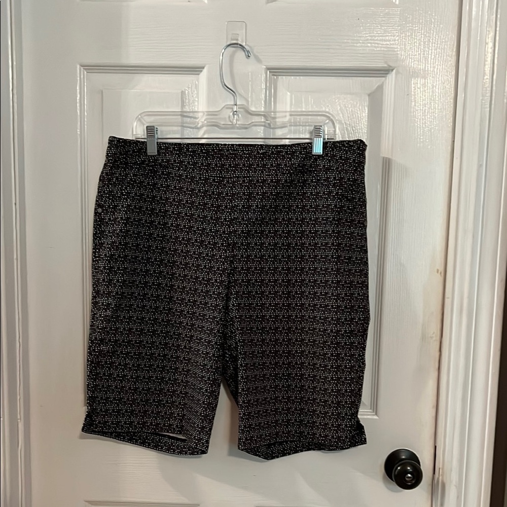 Dalia Women's Black and White Patterned Bermudas
